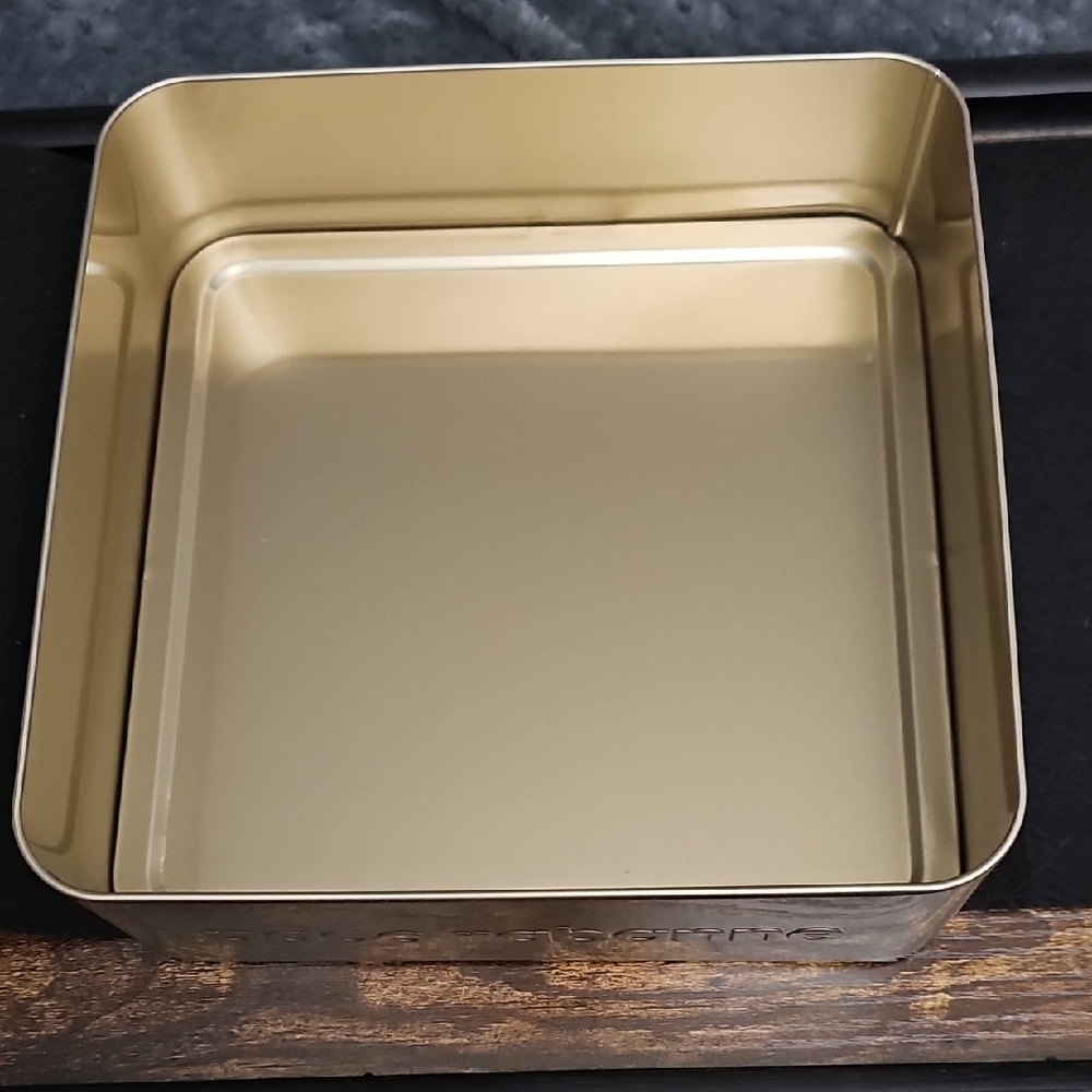 Paco Rabanne Gold Embossed Metal Plaque - Picture 3 of 3
